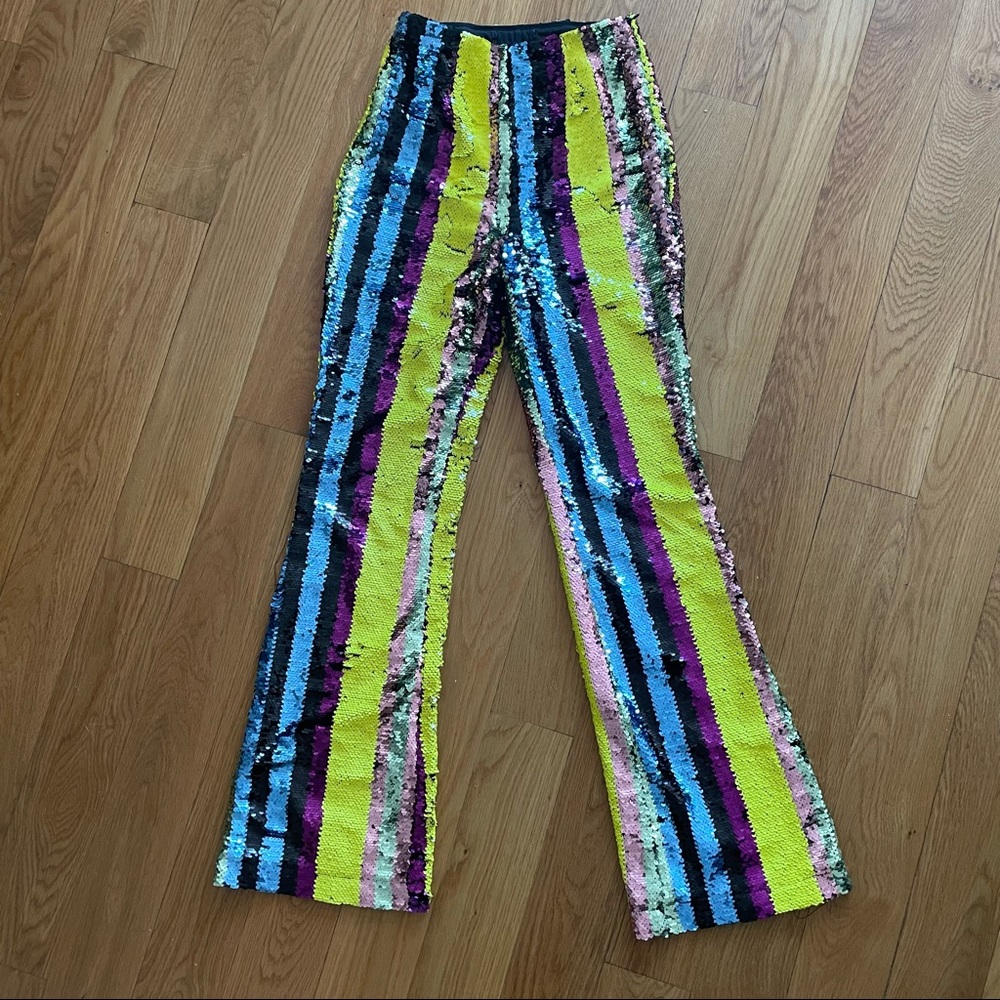 sequin pant. Forever 21. Size S. In a great condition.
